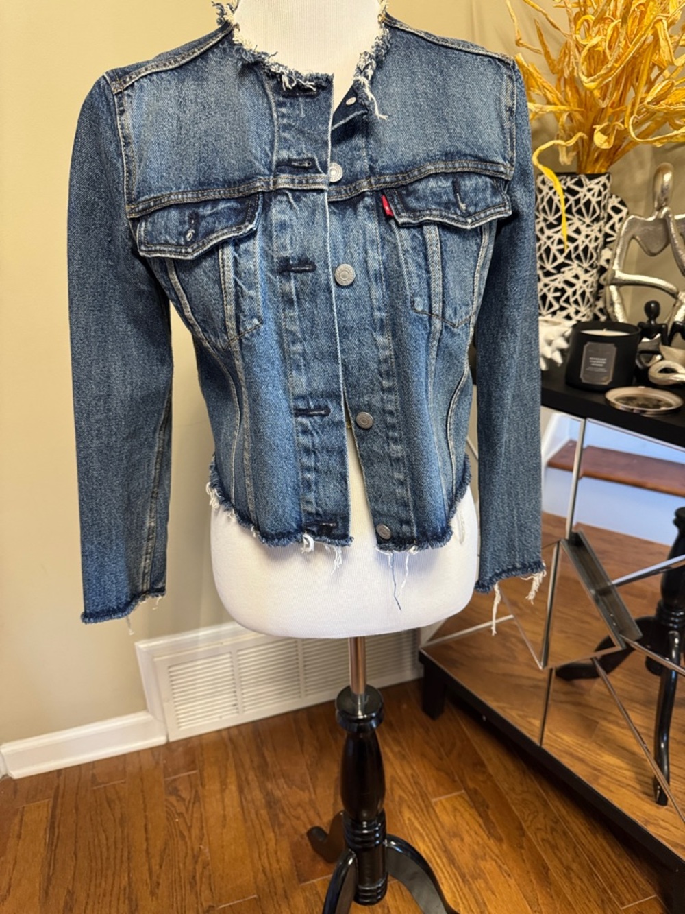 Levi's Altered Trucker Distressed Blue Denim Jean Jacket Size S pre-owned